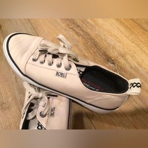 LIKE NEW! Bob’s from Sketchers Women’s Size 8